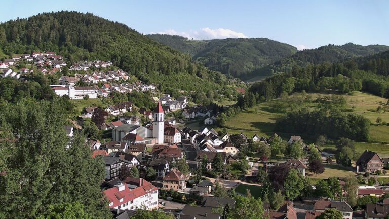Dieses Bild zeigt eine Webcam-Aufnahme von Ottenhöfen, aufgenommen am Mittwoch, den 27.05.2026 um 18:50 Uhr