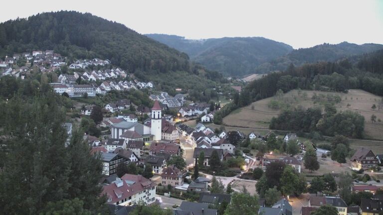Dieses Bild zeigt eine Webcam-Aufnahme von Ottenhöfen, aufgenommen am Sonntag, den 16.08.2026 um 06:00 Uhr