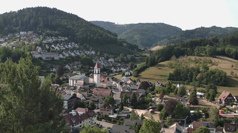 Dieses Bild zeigt eine Webcam-Aufnahme von Ottenhöfen, aufgenommen am Sonntag, den 26.07.2026 um 09:30 Uhr