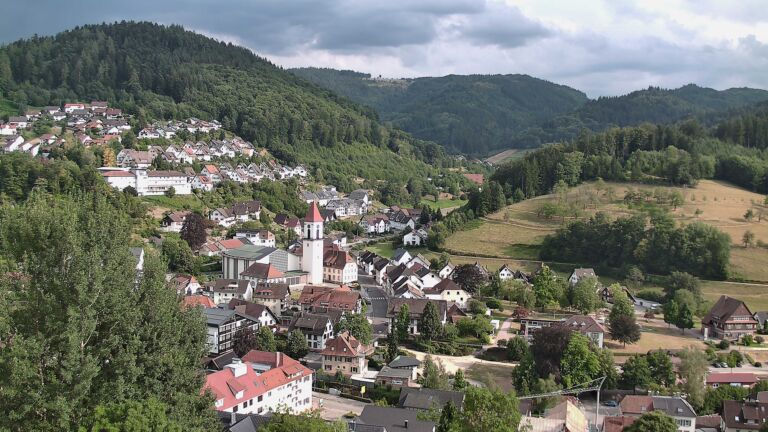 Dieses Bild zeigt eine Webcam-Aufnahme von Ottenhöfen, aufgenommen am Mittwoch, den 15.07.2026 um 18:20 Uhr
