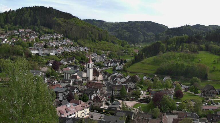 Dieses Bild zeigt eine Webcam-Aufnahme von Ottenhöfen, aufgenommen am Montag, den 27.04.2026 um 15:50 Uhr