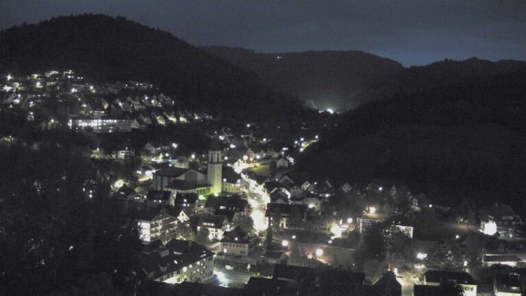 Dieses Bild zeigt eine Webcam-Aufnahme von Ottenhöfen, aufgenommen am Samstag, den 24.10.2026 um 19:00 Uhr