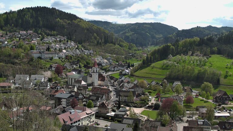 Dieses Bild zeigt eine Webcam-Aufnahme von Ottenhöfen, aufgenommen am Freitag, den 17.04.2026 um 14:30 Uhr