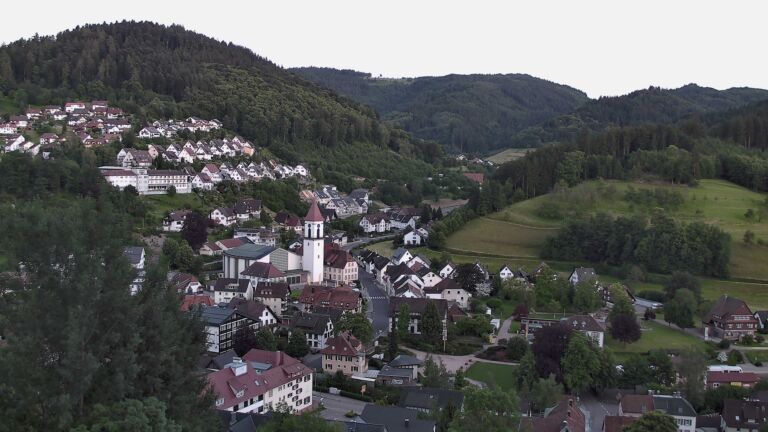 Dieses Bild zeigt eine Webcam-Aufnahme von Ottenhöfen, aufgenommen am Freitag, den 05.06.2026 um 21:30 Uhr
