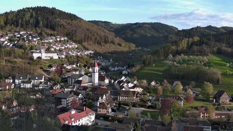 Dieses Bild zeigt eine Webcam-Aufnahme von Ottenhöfen, aufgenommen am Donnerstag, den 16.04.2026 um 19:20 Uhr