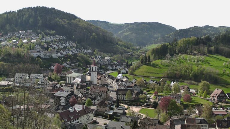 Dieses Bild zeigt eine Webcam-Aufnahme von Ottenhöfen, aufgenommen am Freitag, den 17.04.2026 um 10:30 Uhr