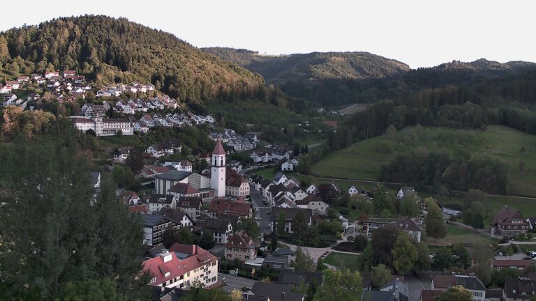 Dieses Bild zeigt eine Webcam-Aufnahme von Ottenhöfen, aufgenommen am Samstag, den 19.09.2026 um 18:50 Uhr