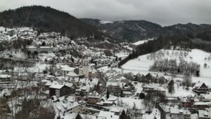 Dieses Bild zeigt eine Webcam-Aufnahme von Ottenhöfen, aufgenommen am Donnerstag, den 08.01.2026 um 09:20 Uhr