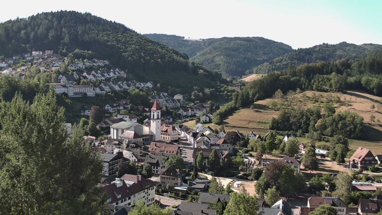 Dieses Bild zeigt eine Webcam-Aufnahme von Ottenhöfen, aufgenommen am Donnerstag, den 13.08.2026 um 09:30 Uhr