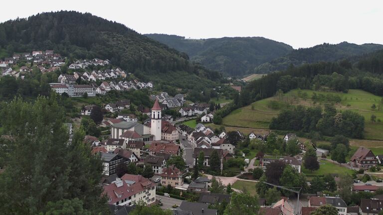 Dieses Bild zeigt eine Webcam-Aufnahme von Ottenhöfen, aufgenommen am Dienstag, den 30.06.2026 um 08:00 Uhr