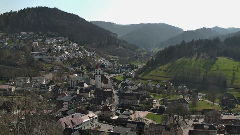 Dieses Bild zeigt eine Webcam-Aufnahme von Ottenhöfen, aufgenommen am Mittwoch, den 18.03.2026 um 13:20 Uhr