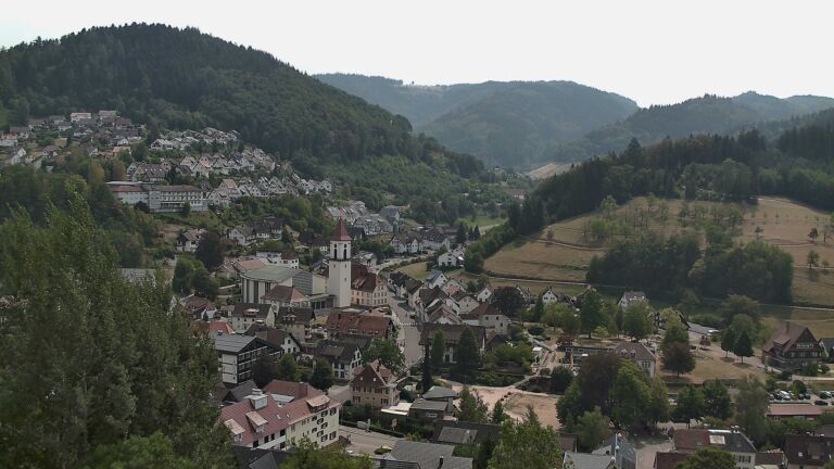 Dieses Bild zeigt eine Webcam-Aufnahme von Ottenhöfen, aufgenommen am Sonntag, den 16.08.2026 um 13:40 Uhr