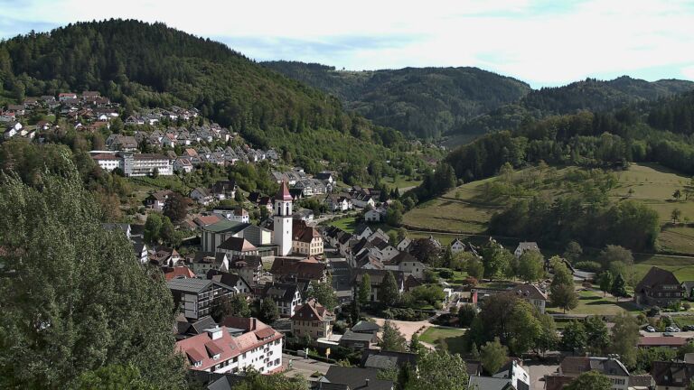 Dieses Bild zeigt eine Webcam-Aufnahme von Ottenhöfen, aufgenommen am Sonntag, den 06.09.2026 um 16:10 Uhr