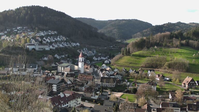 Dieses Bild zeigt eine Webcam-Aufnahme von Ottenhöfen, aufgenommen am Montag, den 06.04.2026 um 08:40 Uhr