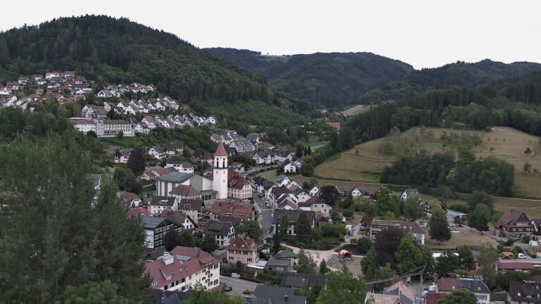 Dieses Bild zeigt eine Webcam-Aufnahme von Ottenhöfen, aufgenommen am Sonntag, den 26.07.2026 um 20:30 Uhr
