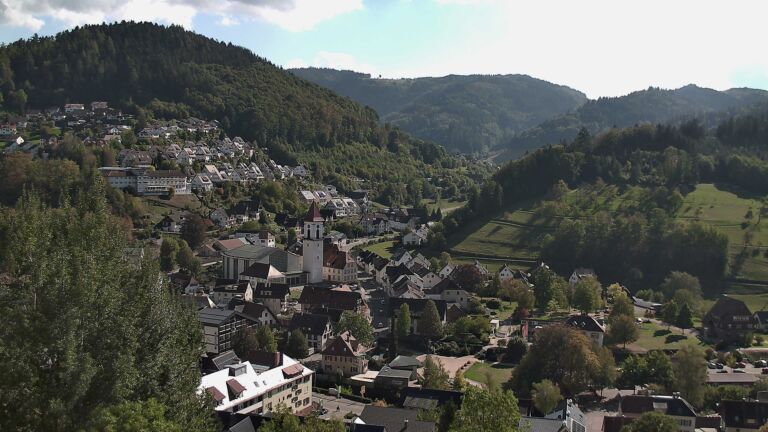 Dieses Bild zeigt eine Webcam-Aufnahme von Ottenhöfen, aufgenommen am Montag, den 05.10.2026 um 14:30 Uhr