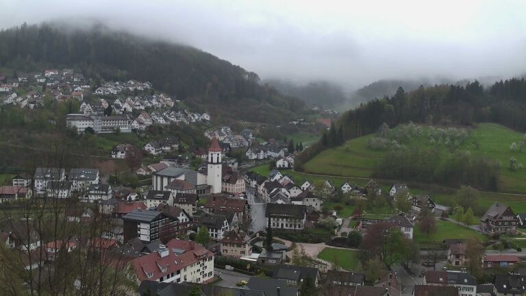 Dieses Bild zeigt eine Webcam-Aufnahme von Ottenhöfen, aufgenommen am Sonntag, den 12.04.2026 um 19:30 Uhr