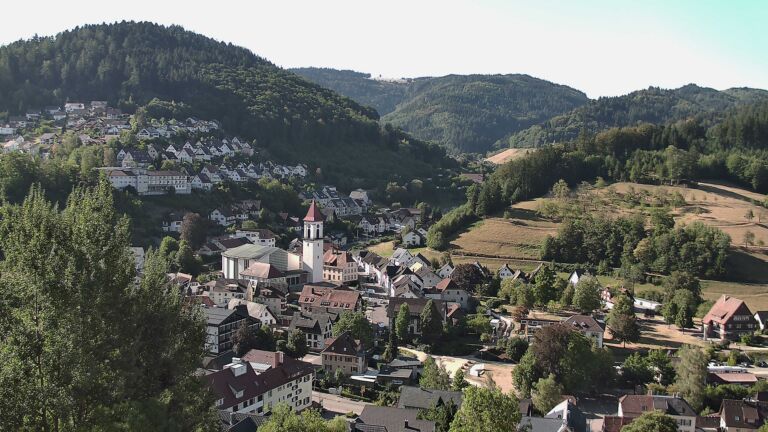 Dieses Bild zeigt eine Webcam-Aufnahme von Ottenhöfen, aufgenommen am Donnerstag, den 13.08.2026 um 09:20 Uhr