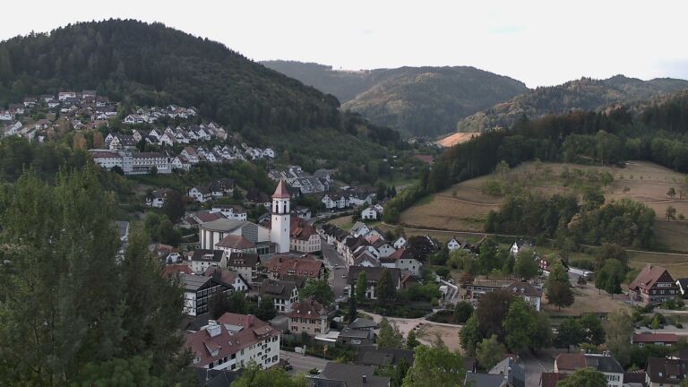 Dieses Bild zeigt eine Webcam-Aufnahme von Ottenhöfen, aufgenommen am Dienstag, den 18.08.2026 um 07:50 Uhr