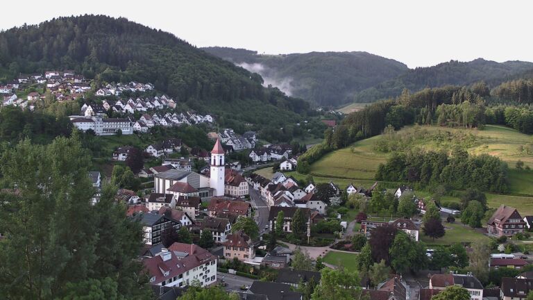 Dieses Bild zeigt eine Webcam-Aufnahme von Ottenhöfen, aufgenommen am Montag, den 01.06.2026 um 06:50 Uhr