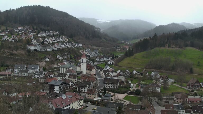 Dieses Bild zeigt eine Webcam-Aufnahme von Ottenhöfen, aufgenommen am Samstag, den 28.03.2026 um 13:50 Uhr