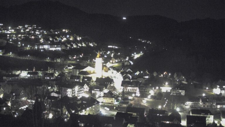 Dieses Bild zeigt eine Webcam-Aufnahme von Ottenhöfen, aufgenommen am Donnerstag, den 18.12.2025 um 18:50 Uhr