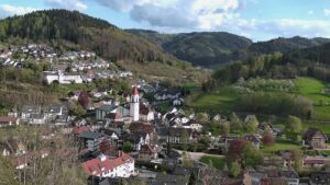 Dieses Bild zeigt eine Webcam-Aufnahme von Ottenhöfen, aufgenommen am Freitag, den 17.04.2026 um 18:40 Uhr