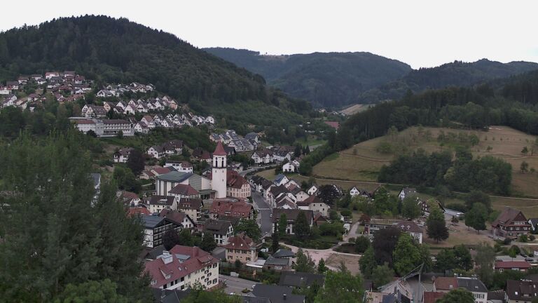 Dieses Bild zeigt eine Webcam-Aufnahme von Ottenhöfen, aufgenommen am Freitag, den 31.07.2026 um 19:30 Uhr