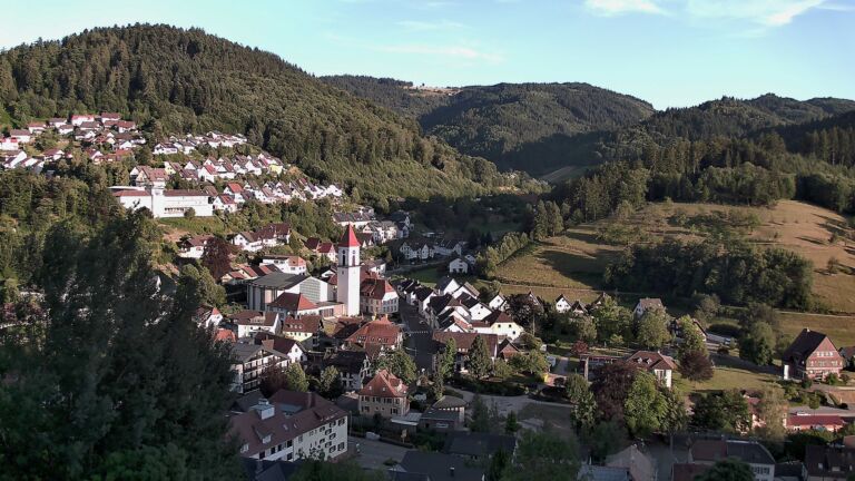 Dieses Bild zeigt eine Webcam-Aufnahme von Ottenhöfen, aufgenommen am Sonntag, den 12.07.2026 um 20:10 Uhr