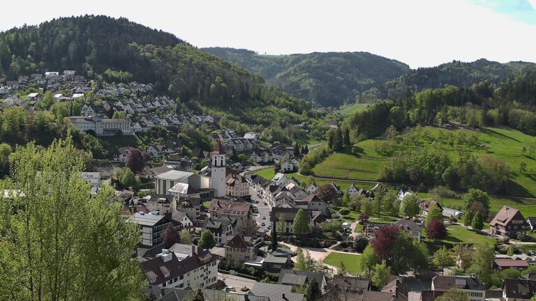 Dieses Bild zeigt eine Webcam-Aufnahme von Ottenhöfen, aufgenommen am Sonntag, den 26.04.2026 um 10:50 Uhr