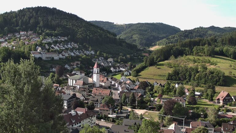 Dieses Bild zeigt eine Webcam-Aufnahme von Ottenhöfen, aufgenommen am Freitag, den 03.07.2026 um 08:40 Uhr