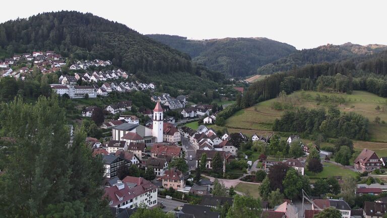 Dieses Bild zeigt eine Webcam-Aufnahme von Ottenhöfen, aufgenommen am Montag, den 06.07.2026 um 06:10 Uhr