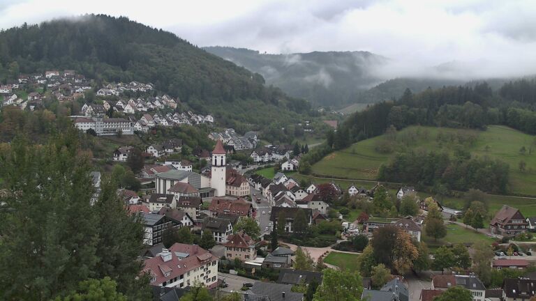 Dieses Bild zeigt eine Webcam-Aufnahme von Ottenhöfen, aufgenommen am Montag, den 19.10.2026 um 10:10 Uhr