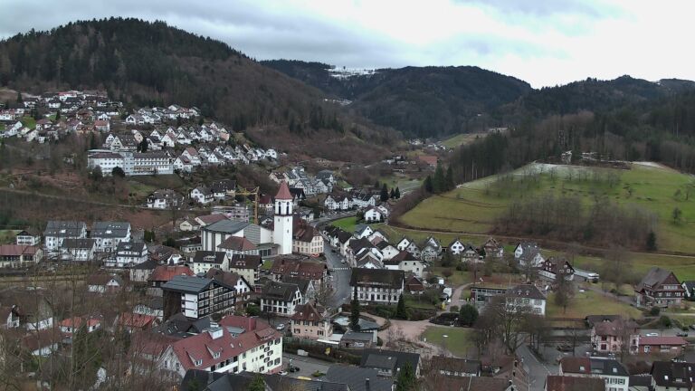 Dieses Bild zeigt eine Webcam-Aufnahme von Ottenhöfen, aufgenommen am Freitag, den 09.01.2026 um 16:20 Uhr