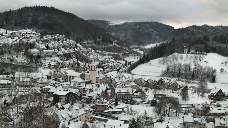 Dieses Bild zeigt eine Webcam-Aufnahme von Ottenhöfen, aufgenommen am Samstag, den 03.01.2026 um 08:50 Uhr