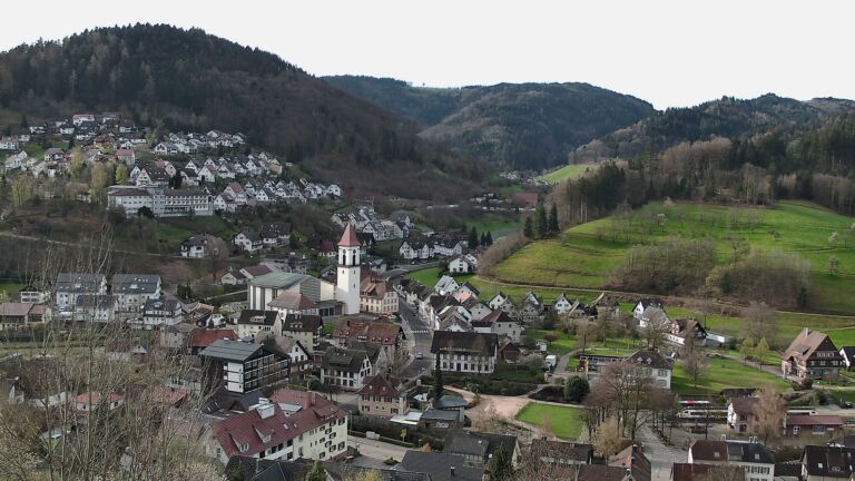 Dieses Bild zeigt eine Webcam-Aufnahme von Ottenhöfen, aufgenommen am Sonntag, den 05.04.2026 um 08:50 Uhr