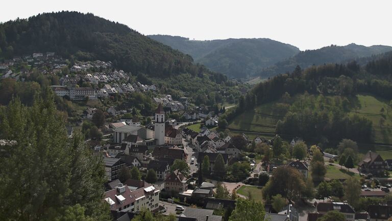 Dieses Bild zeigt eine Webcam-Aufnahme von Ottenhöfen, aufgenommen am Mittwoch, den 07.10.2026 um 13:00 Uhr