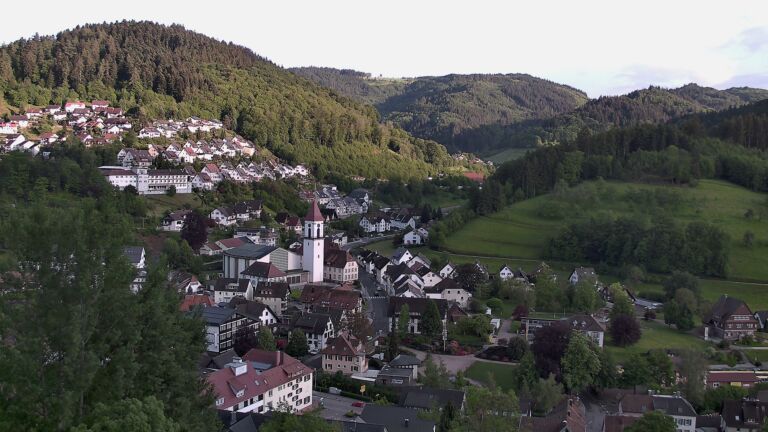 Dieses Bild zeigt eine Webcam-Aufnahme von Ottenhöfen, aufgenommen am Freitag, den 15.05.2026 um 19:40 Uhr