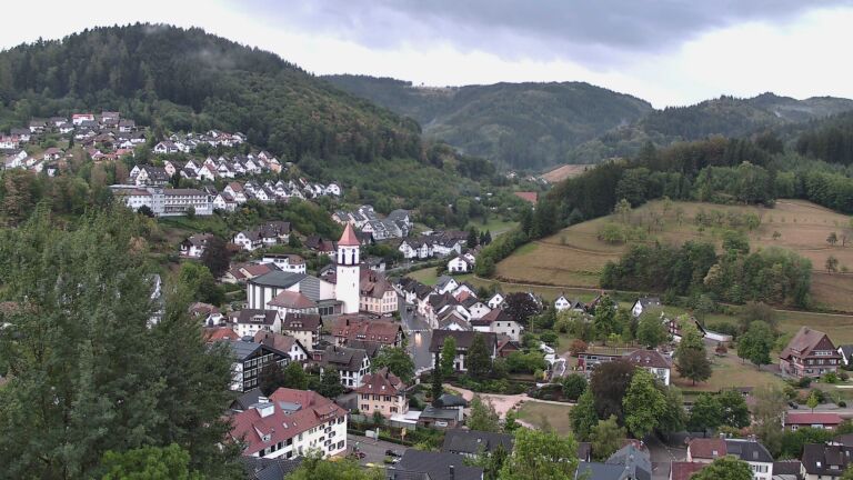 Dieses Bild zeigt eine Webcam-Aufnahme von Ottenhöfen, aufgenommen am Freitag, den 28.08.2026 um 07:10 Uhr