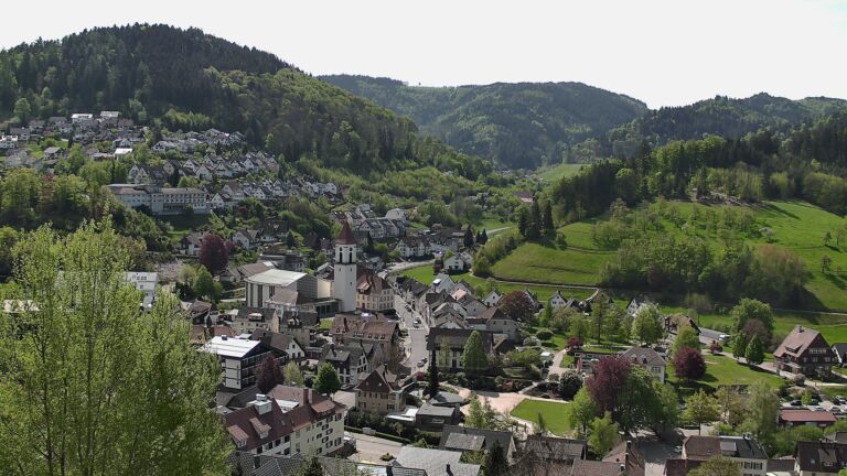 Dieses Bild zeigt eine Webcam-Aufnahme von Ottenhöfen, aufgenommen am Sonntag, den 26.04.2026 um 11:40 Uhr