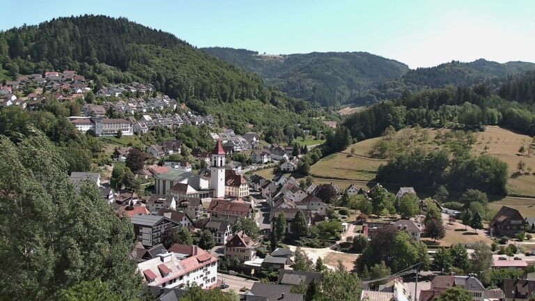 Dieses Bild zeigt eine Webcam-Aufnahme von Ottenhöfen, aufgenommen am Dienstag, den 28.07.2026 um 15:30 Uhr