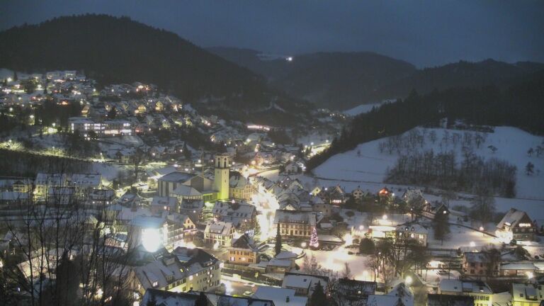 Dieses Bild zeigt eine Webcam-Aufnahme von Ottenhöfen, aufgenommen am Donnerstag, den 08.01.2026 um 17:30 Uhr