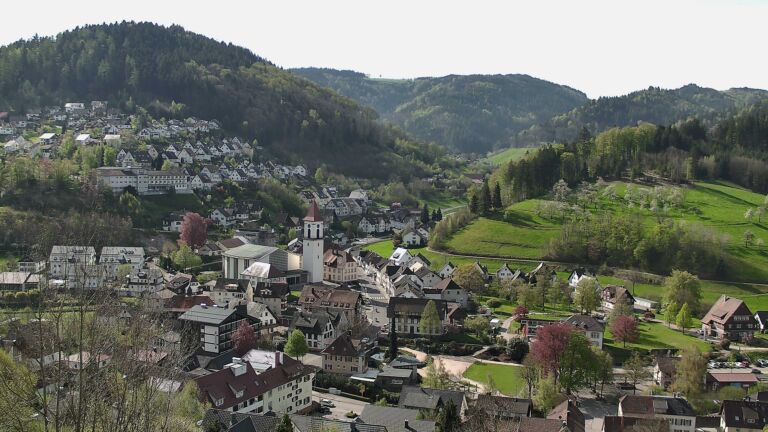 Dieses Bild zeigt eine Webcam-Aufnahme von Ottenhöfen, aufgenommen am Freitag, den 17.04.2026 um 10:20 Uhr