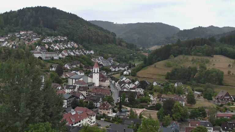 Dieses Bild zeigt eine Webcam-Aufnahme von Ottenhöfen, aufgenommen am Dienstag, den 25.08.2026 um 10:10 Uhr