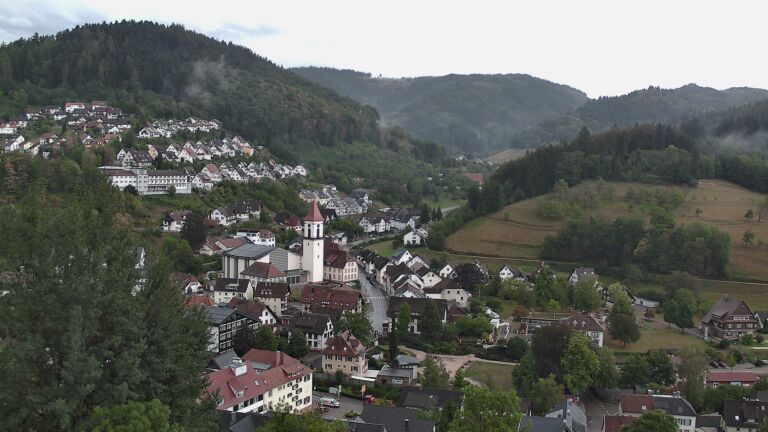 Dieses Bild zeigt eine Webcam-Aufnahme von Ottenhöfen, aufgenommen am Freitag, den 28.08.2026 um 10:50 Uhr