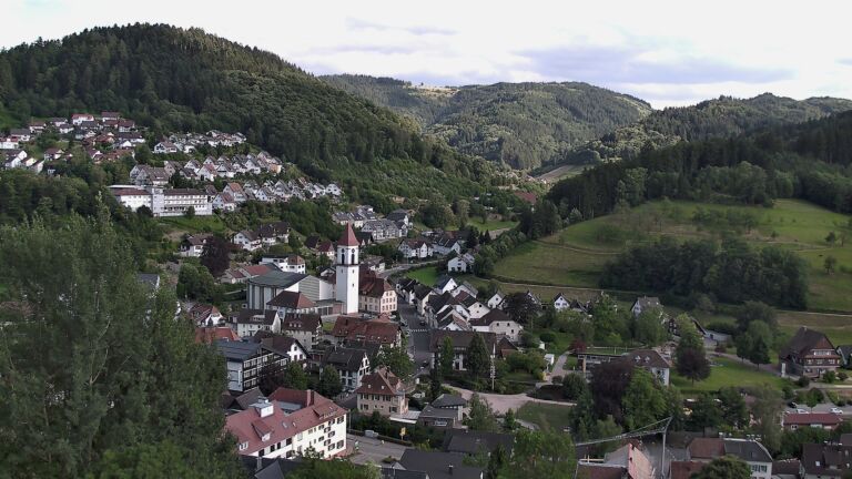 Dieses Bild zeigt eine Webcam-Aufnahme von Ottenhöfen, aufgenommen am Donnerstag, den 02.07.2026 um 18:40 Uhr