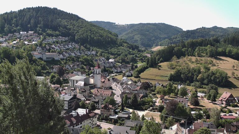 Dieses Bild zeigt eine Webcam-Aufnahme von Ottenhöfen, aufgenommen am Freitag, den 24.07.2026 um 11:00 Uhr