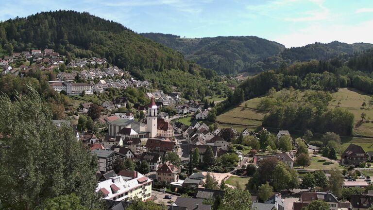 Dieses Bild zeigt eine Webcam-Aufnahme von Ottenhöfen, aufgenommen am Sonntag, den 06.09.2026 um 15:00 Uhr