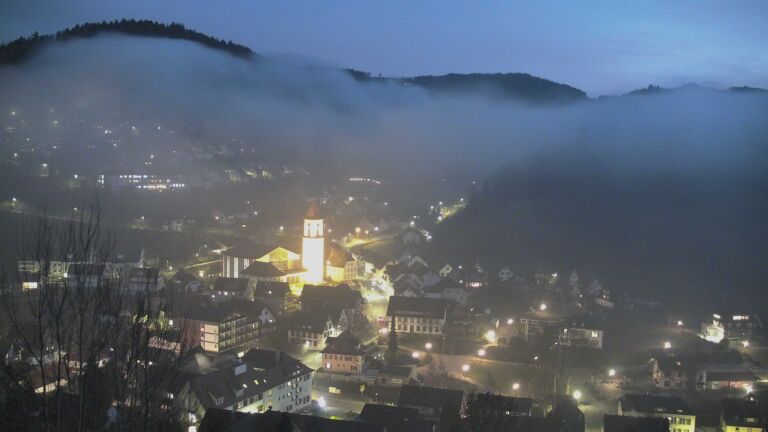 Dieses Bild zeigt eine Webcam-Aufnahme von Ottenhöfen, aufgenommen am Mittwoch, den 04.02.2026 um 18:10 Uhr