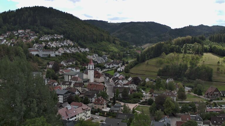Dieses Bild zeigt eine Webcam-Aufnahme von Ottenhöfen, aufgenommen am Donnerstag, den 10.09.2026 um 13:50 Uhr